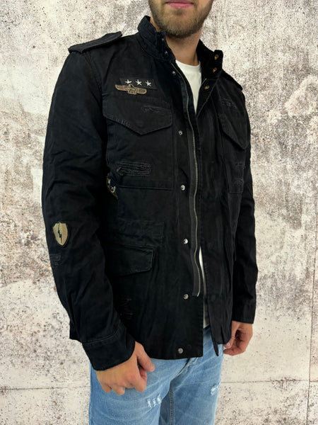 Field jacket nera con patch e rotture