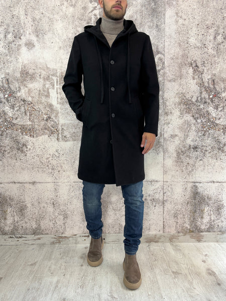 Cappotto nero modello Parka