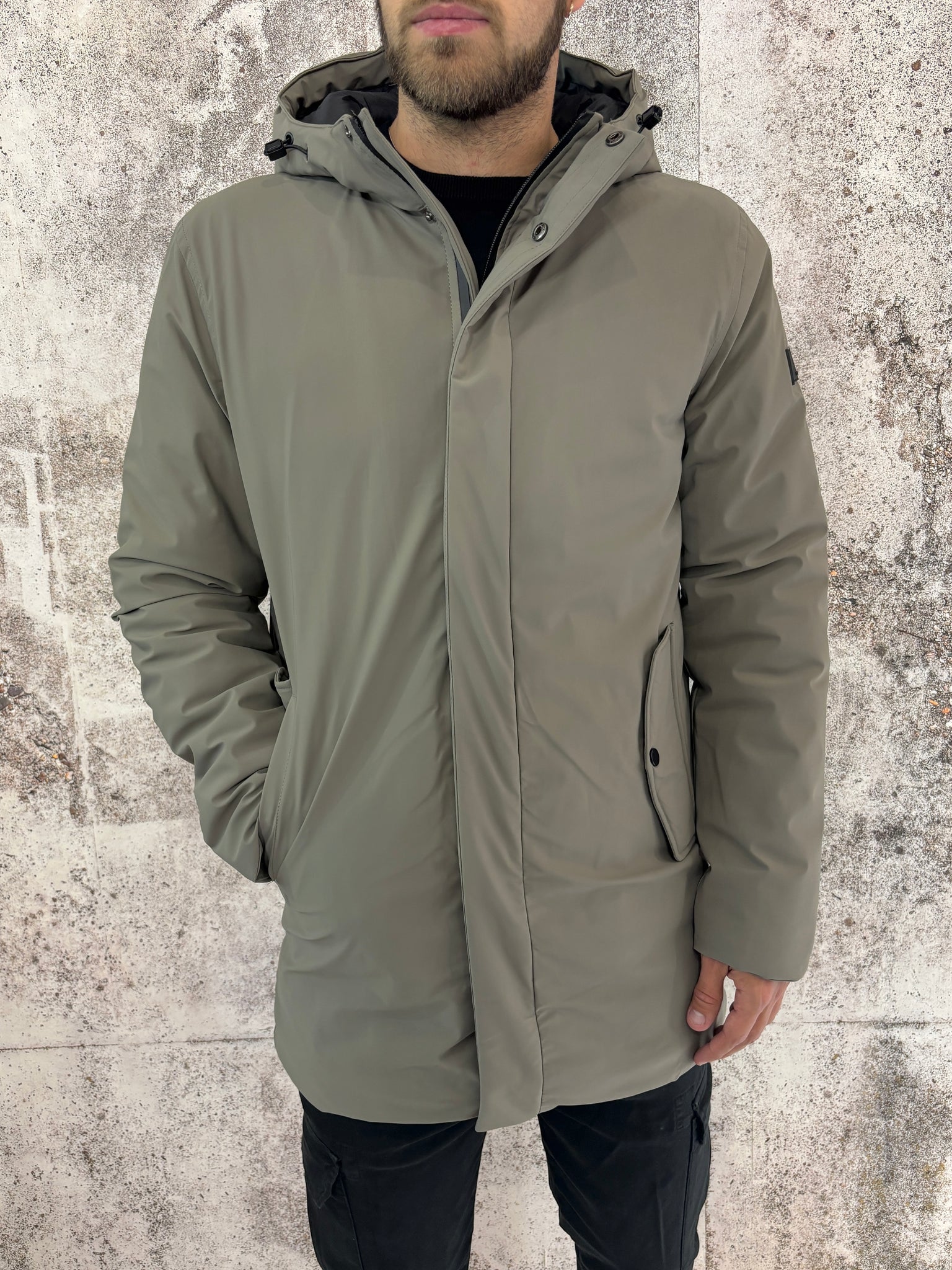 Giubbotto parka lungo col. Fango