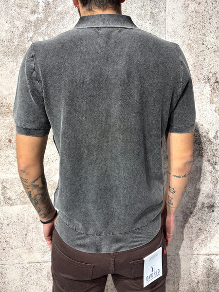 Polo nera in maglia effetto slavato