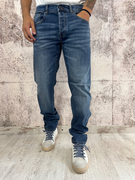 Jeans Regular Fit art. D09
