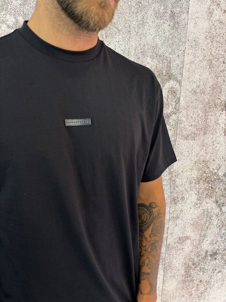 T-Shirt nera logo cucito