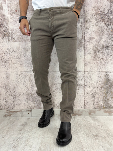Pantalone chino microfantasia cognac