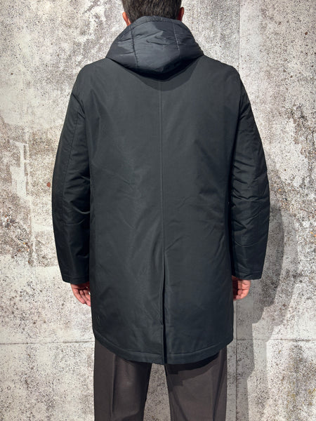 Trench con cappuccio nero
