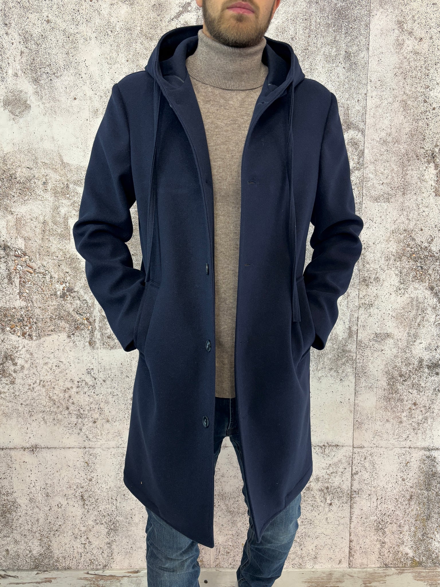 Cappotto blu modello Parka
