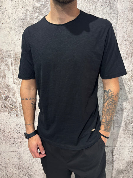 T-Shirt nera fiammata