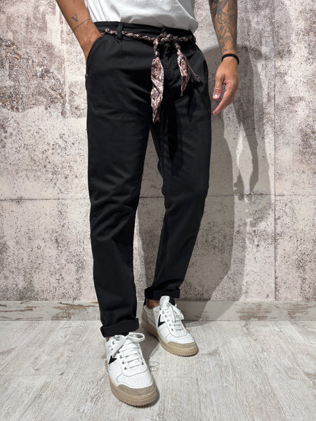 Pantalone chino con pince nero P61