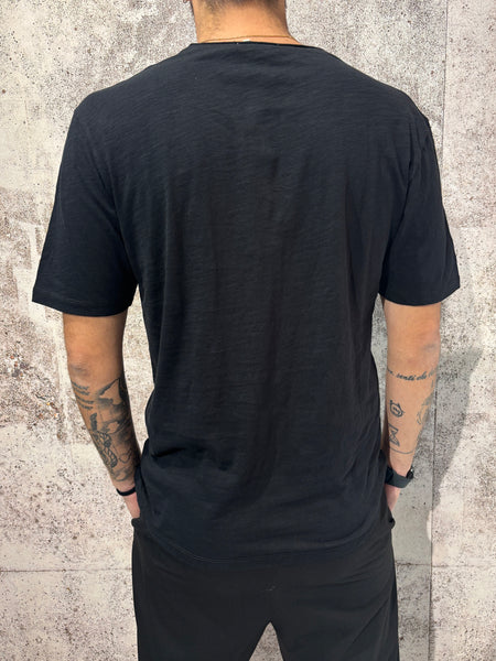 T-Shirt nera fiammata