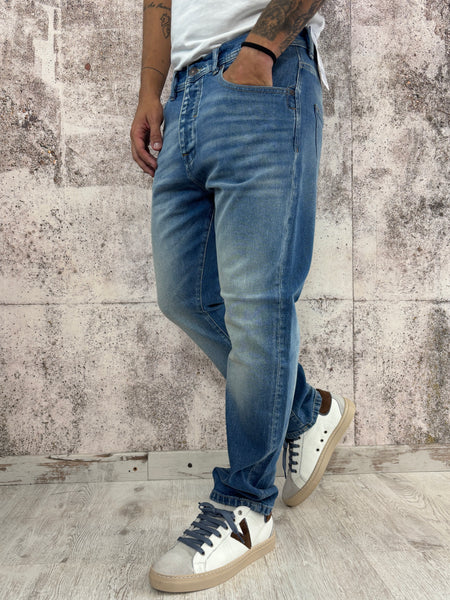 Jeans Regular fit art. D04
