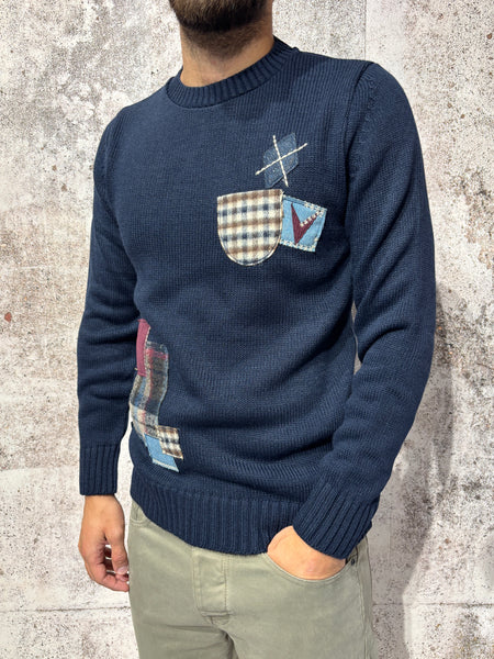 Maglione girocollo blu multipatch