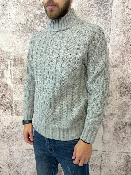 Maglione trecce collo alto grigio