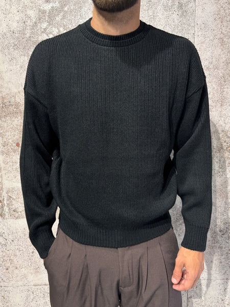 Maglione girocollo nero cropped art. M55