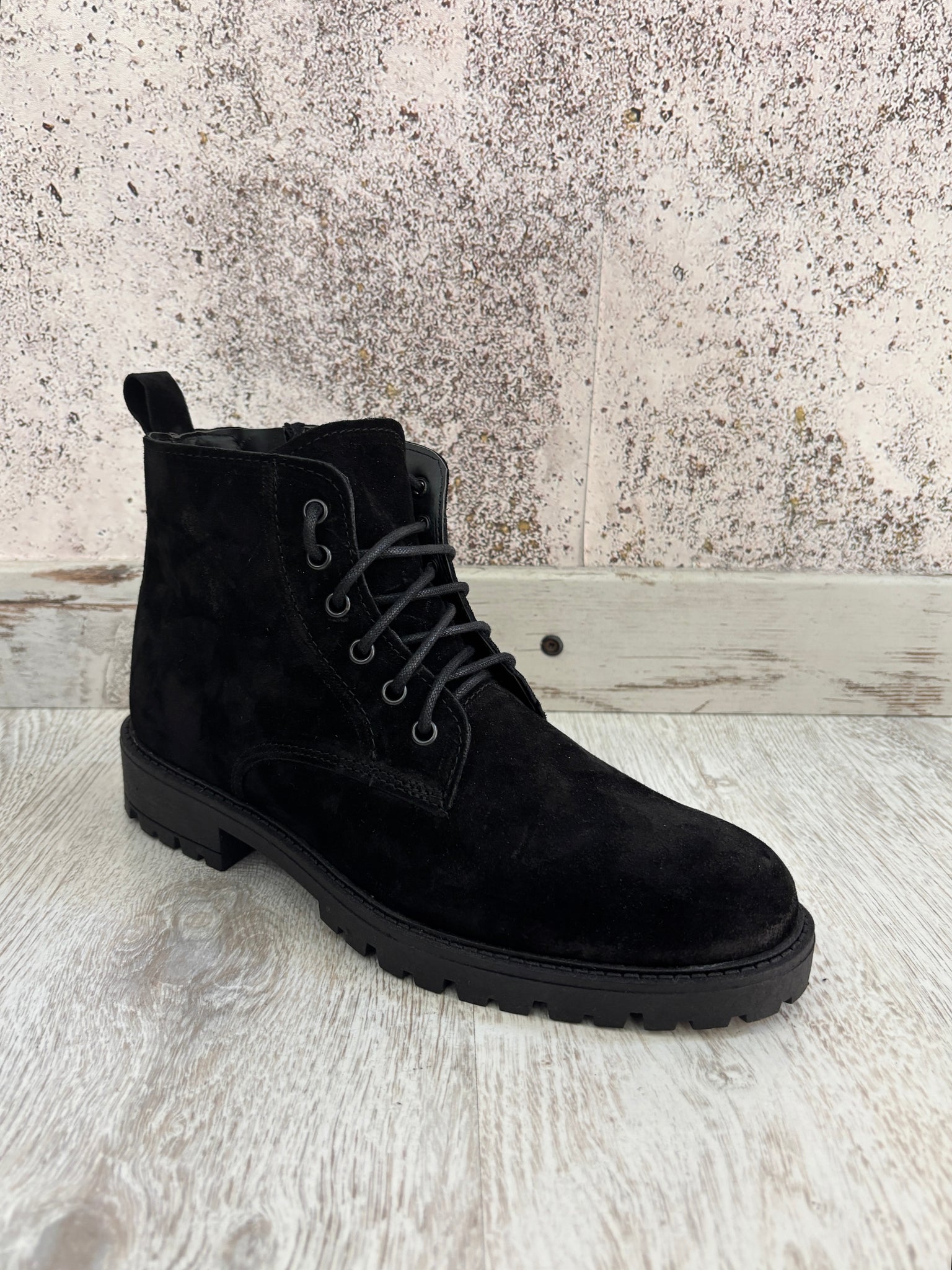 Anfibio camoscio  nero