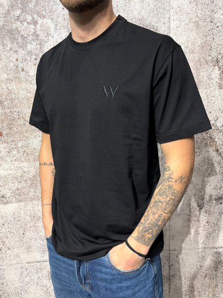 Black T-shirt with W embroidery