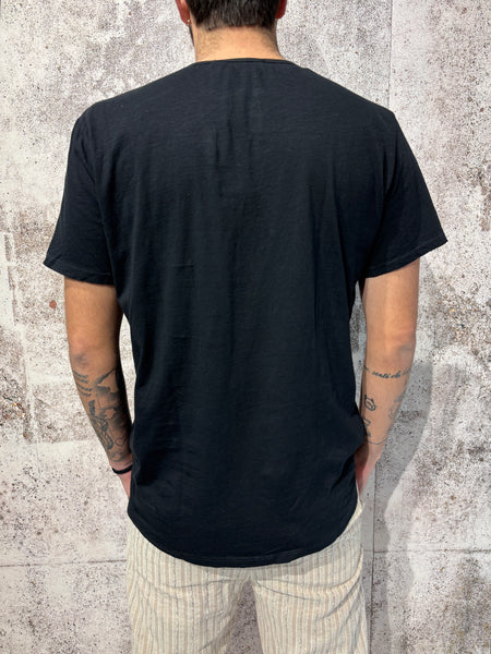 T-Shirt serafino nera misto lino