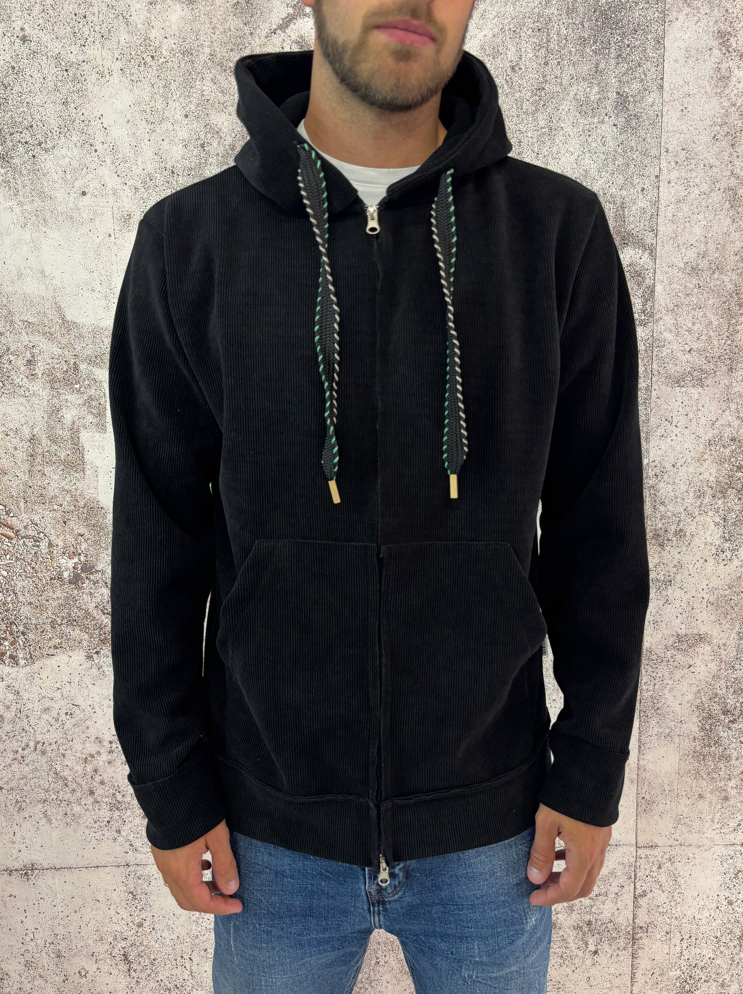Felpa cappuccio full zip nera a costine