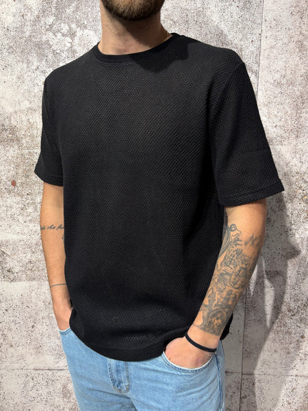 T-Shirt in maglia nera traforata