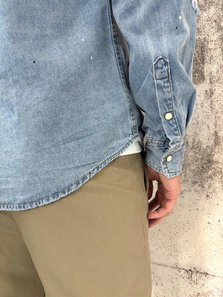 Camicia jeans con toppe e patch