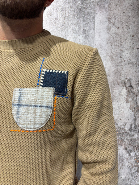Maglione girocollo cammello taschino/patch