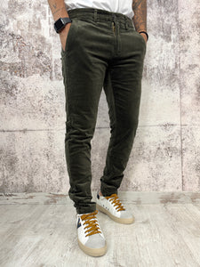 Pantalone chino velluto verde militare