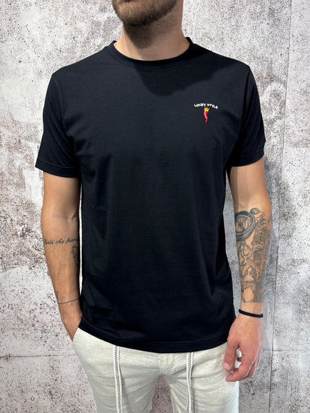 T-Shirt nera Lucky