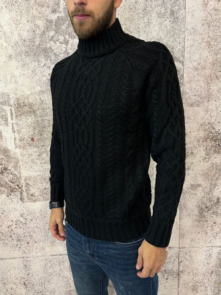 Maglione trecce collo alto nero