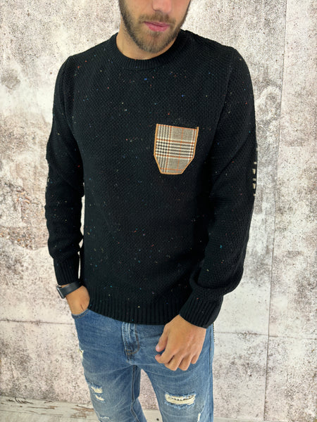 Maglione girocollo nero taschino