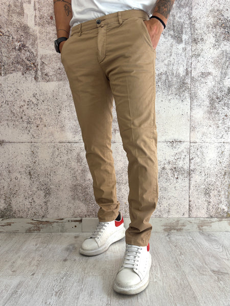 Pantalone chino cammello