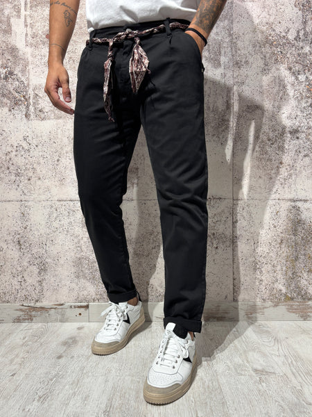 Pantalone chino con pince nero P61