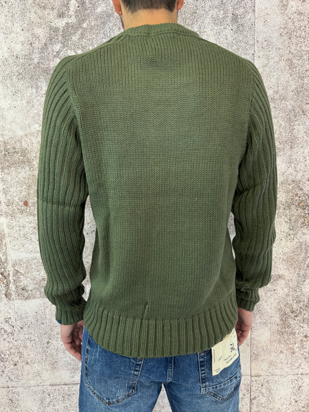 Maglione verdone trecce e ricami