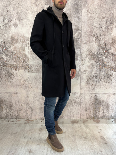 Cappotto nero modello Parka