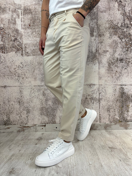 Pantalone sartoriale beige con una pince