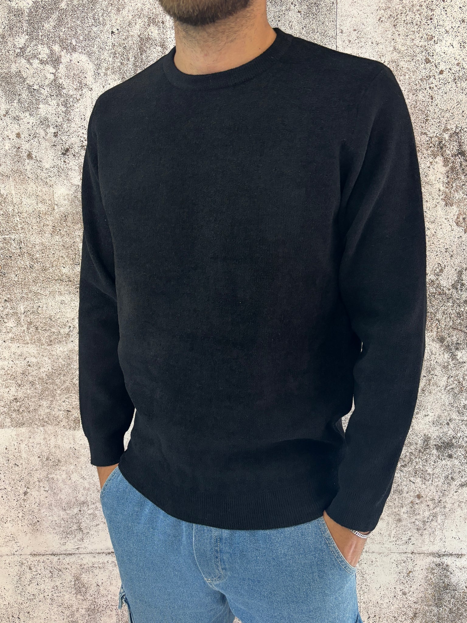 Maglione girocollo nero spugna