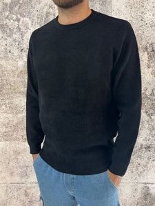 Maglione girocollo nero spugna