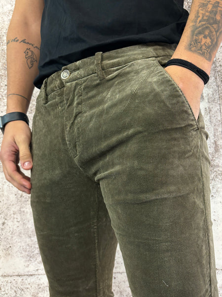 Pantalone chino velluto verde militare