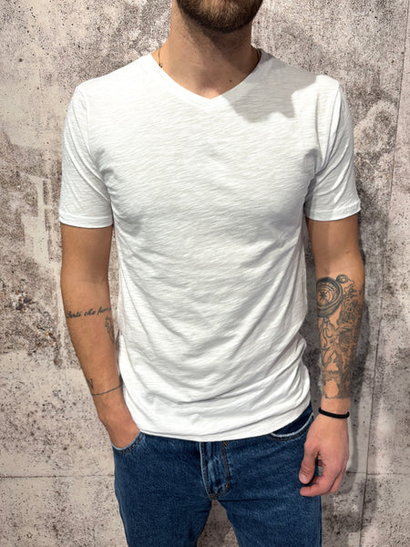 T-Shirt fiammata bianca scollo V