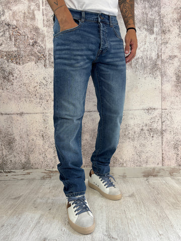 Jeans Regular Fit art. D09