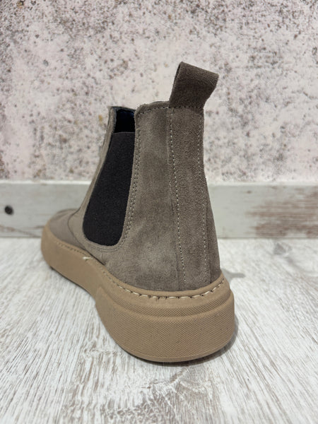 Stivaletto Beatles sport camoscio tortora