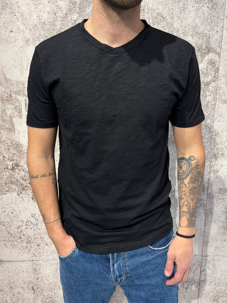 Black slub V-neck T-shirt