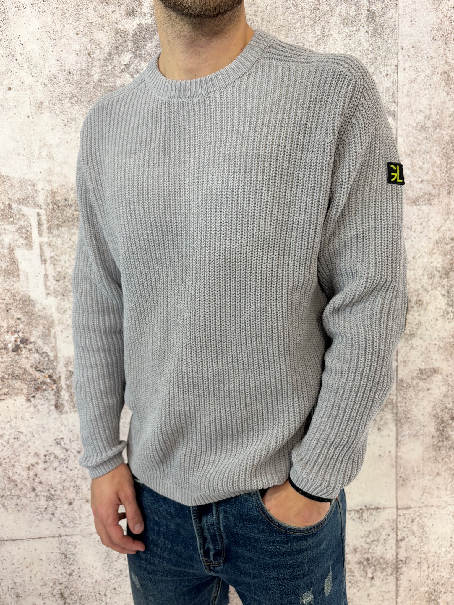Maglione costine grigio con toppe