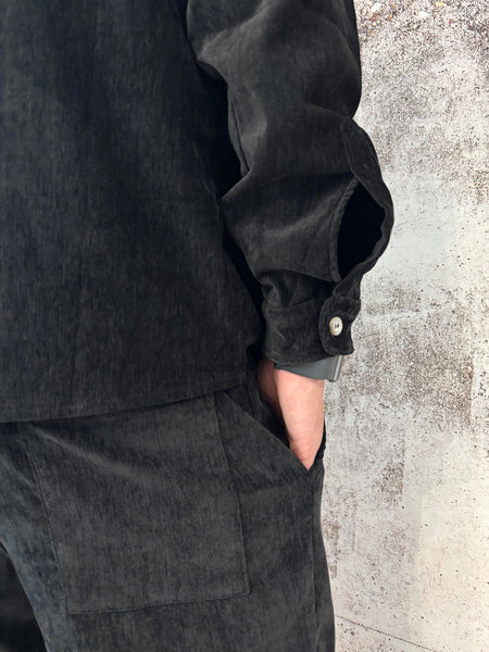 Completo ciniglia nero camicia/pantalone