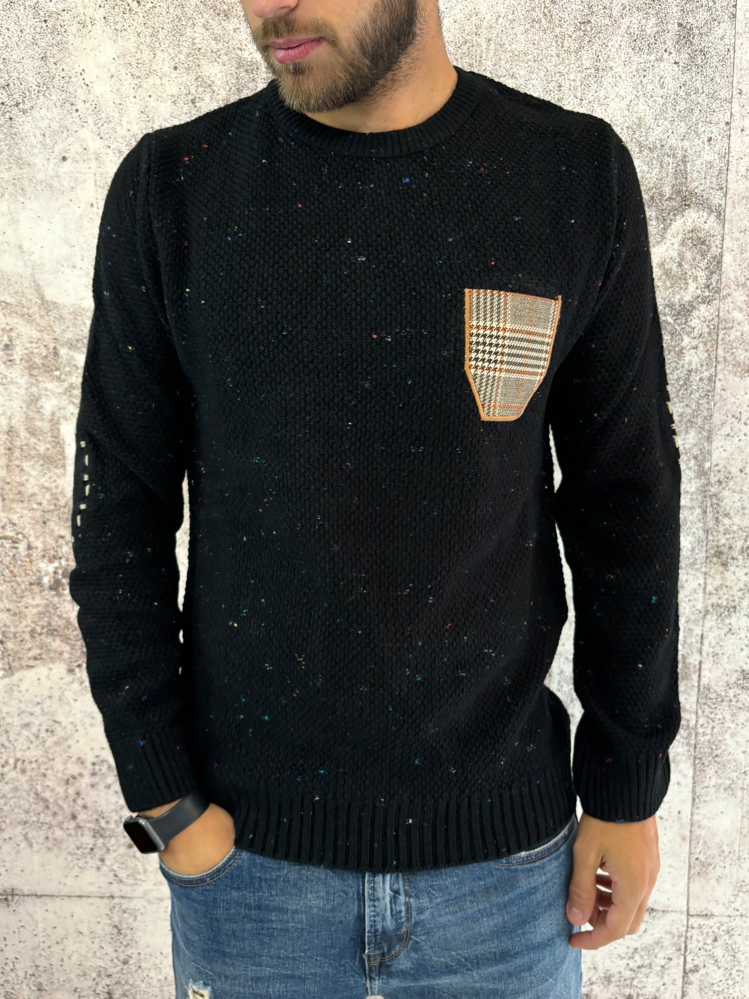 Maglione girocollo nero taschino