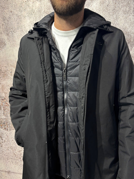 Trench con cappuccio nero