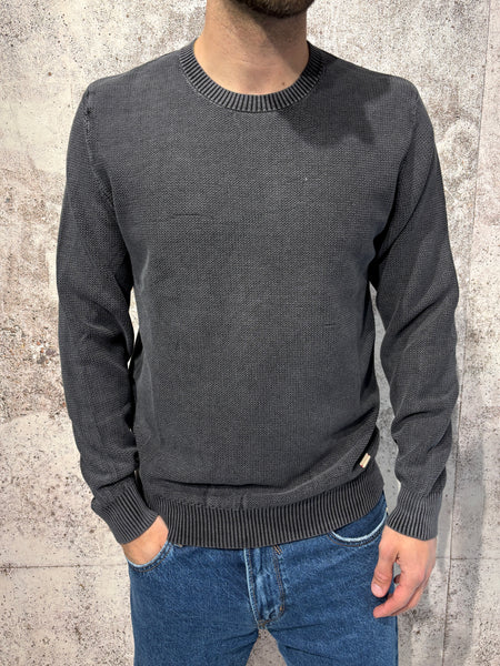 Black knitted sweater