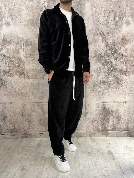 Completo ciniglia nero camicia/pantalone
