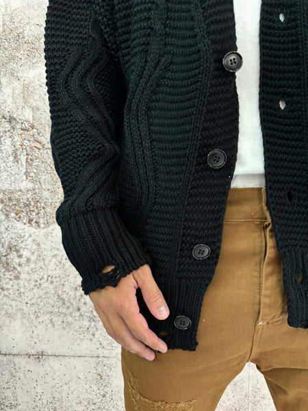 Cardigan nero con bottoni e rotture