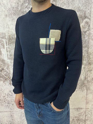Maglione blu taschino e toppa