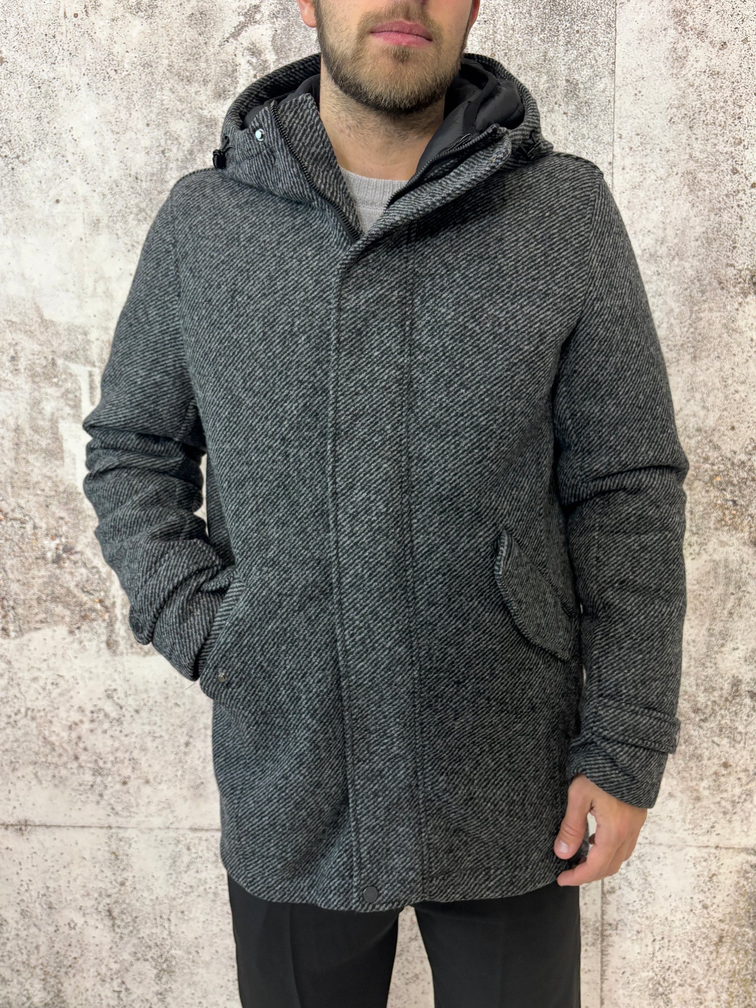 Cappotto spigato grigio/nero cappuccio e piumino interno