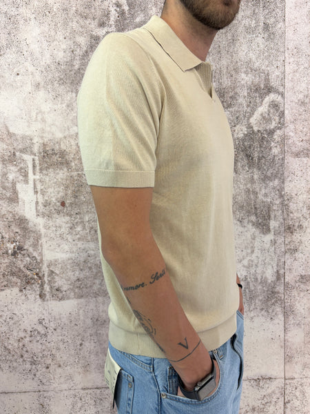 Polo in maglia beige collo derby