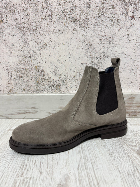 Stivaletto Chelsea camoscio tortora
